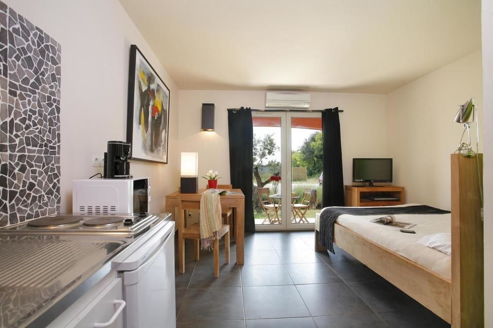 Hotel Domaine Le Milos Castries Esterno foto