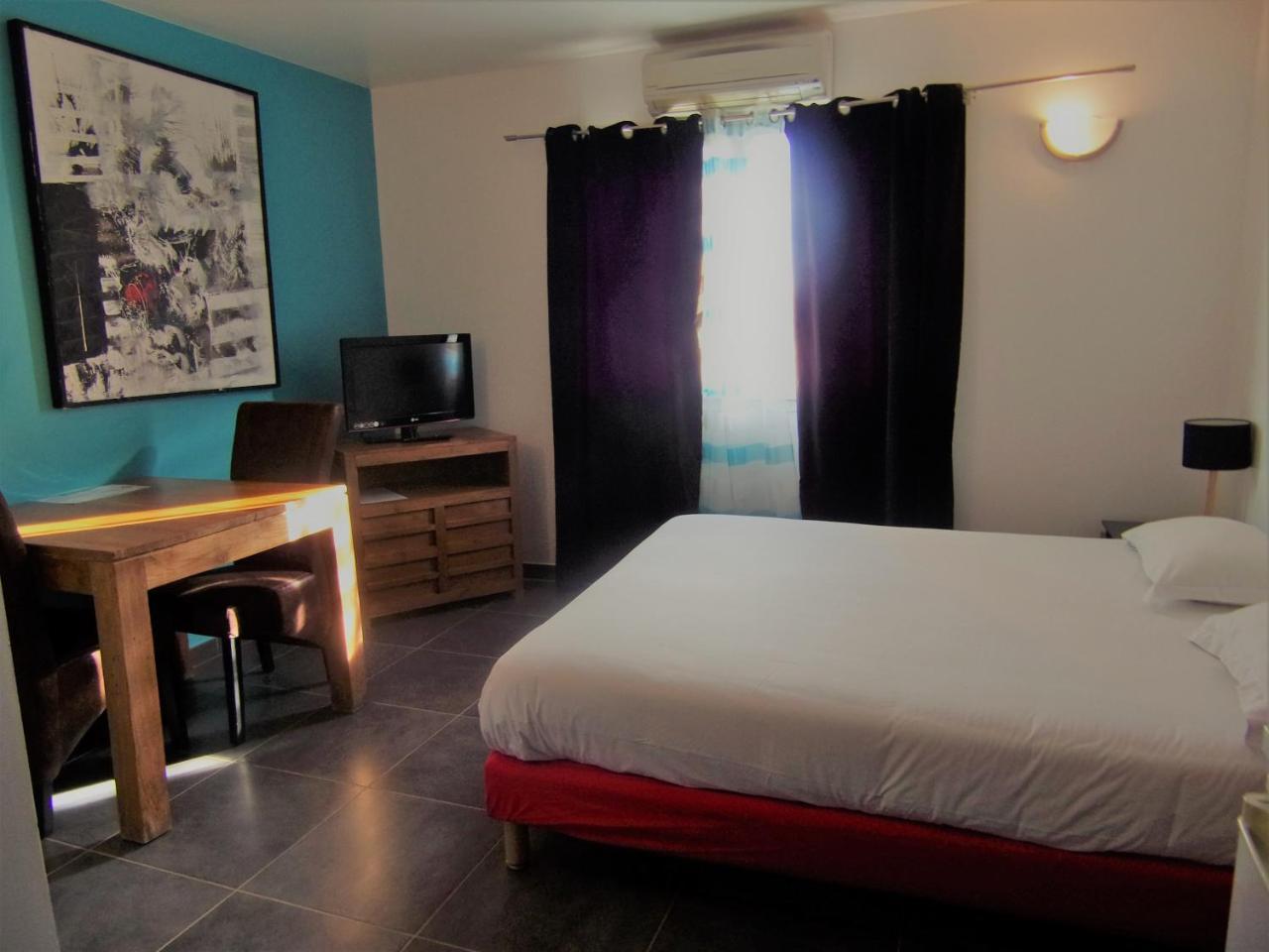 Hotel Domaine Le Milos Castries Esterno foto